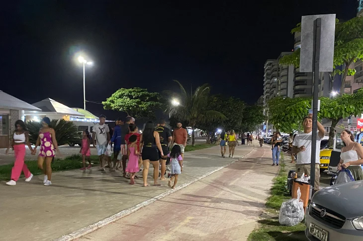 Última Noite de Janeiro em Guarapari: Agitação na Praia do Morro