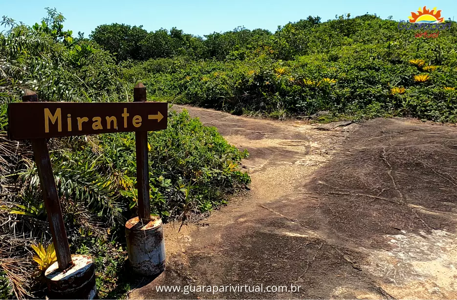 Placa indicativa do mirante da Lagoa de Cara&iacute;s