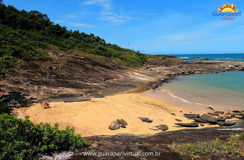 Primeira prainha do passeio pelo Morro do Una, em Guarapari