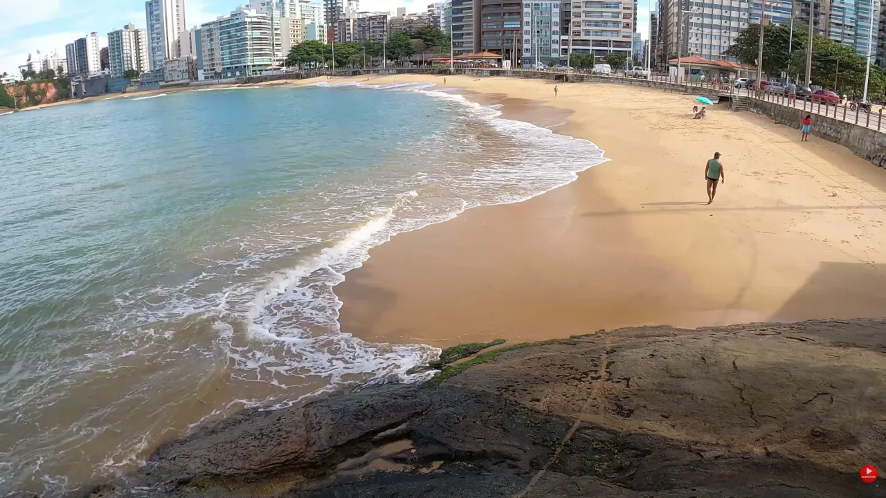Praia da Areia Preta vista das pedras do Siribeira, em Guarapari