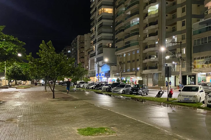 Chuvas em Janeiro: Desvendando a Realidade do Verão em Guarapari - Live na Praia do Morro