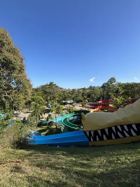 A boca do crocodilo na chegada do tobogã no Acquamania, em Guarapari